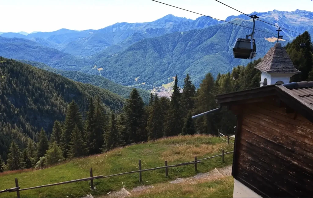 Berglandschaft mit Lift in den Bergen. Ursprungs Region von Vigezzo Wasser